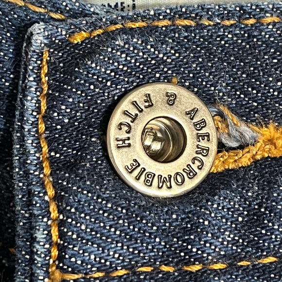 Abercrombie & Finch 5-pocket Bermuda Shorts, Denim | 4 - Picture 4 of 16
